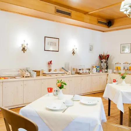 德尔加格维特酒店 3*